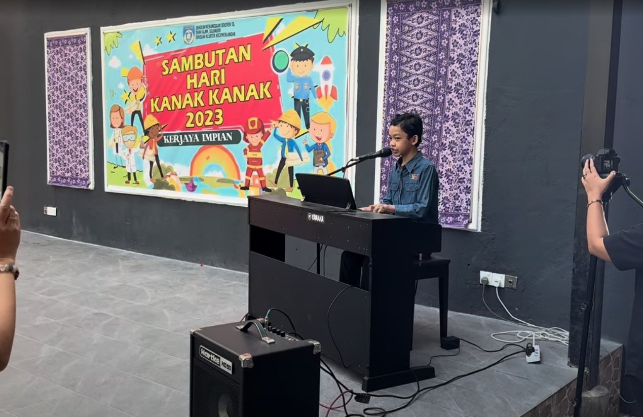 Raees Aryan Ezmir performing at a Hari Kanak-Kanak (Children's Day) 2023 school event