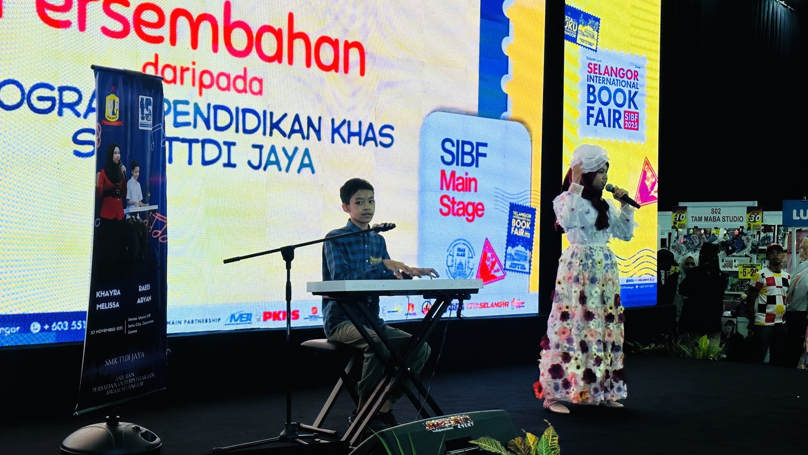 Raees Aryan Ezmir performing on stage at the Selangor International Book Fair (SIBF) 2025
