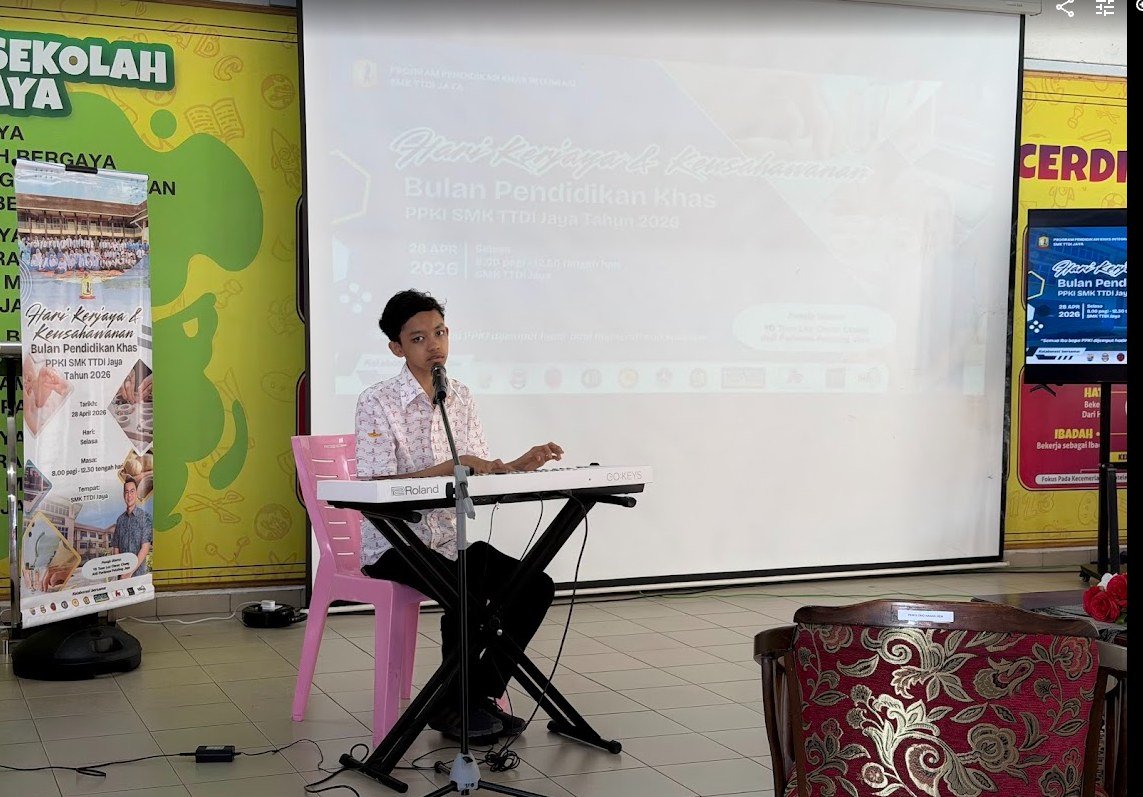 Raees Aryan Ezmir performing at SMK TTDI Jaya's Hari Kerjaya & Keusahawanan (Career Day) 2026