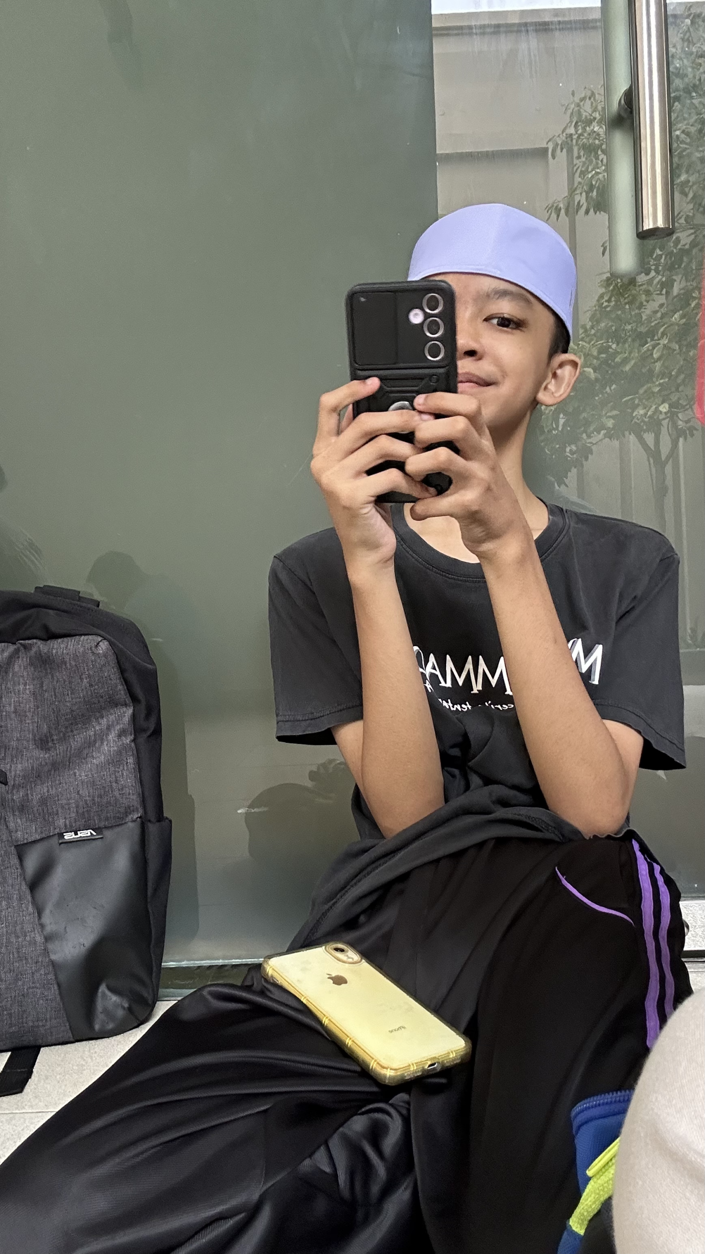 Raees Aryan Ezmir taking a mirror selfie